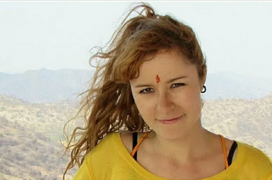 American lady in India