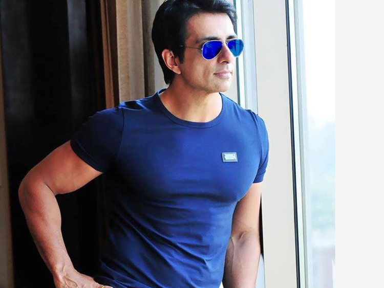 Sonu Sood gave the best reply to a fan who asked him for PS4