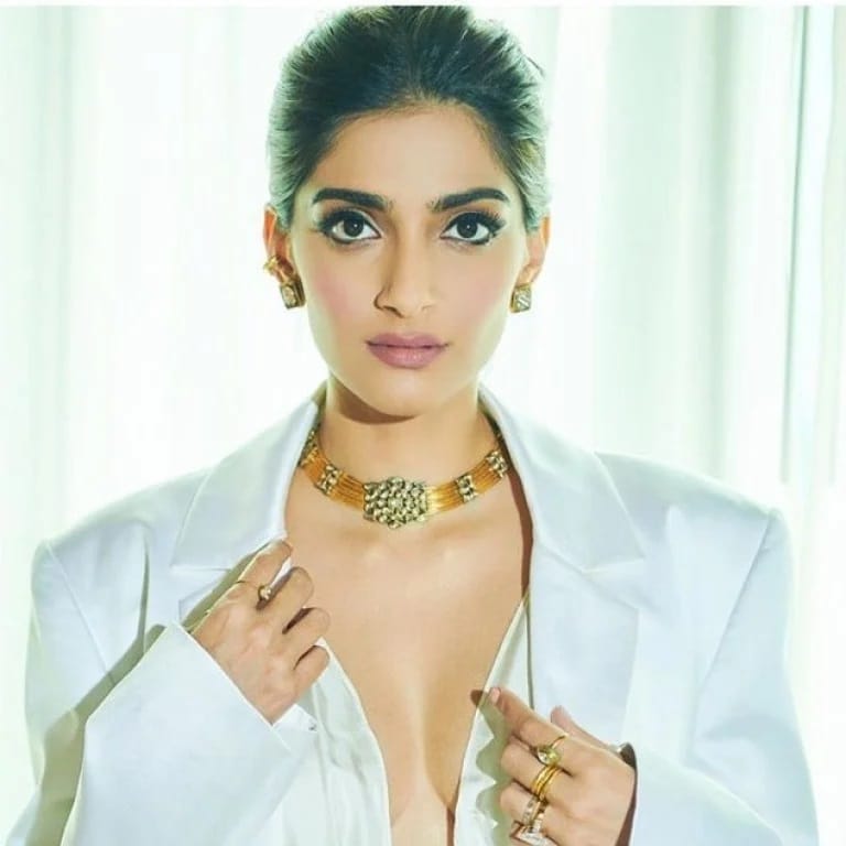 Sonam Kapoor gives Bold reply to netizens who troll her, check out how she responded