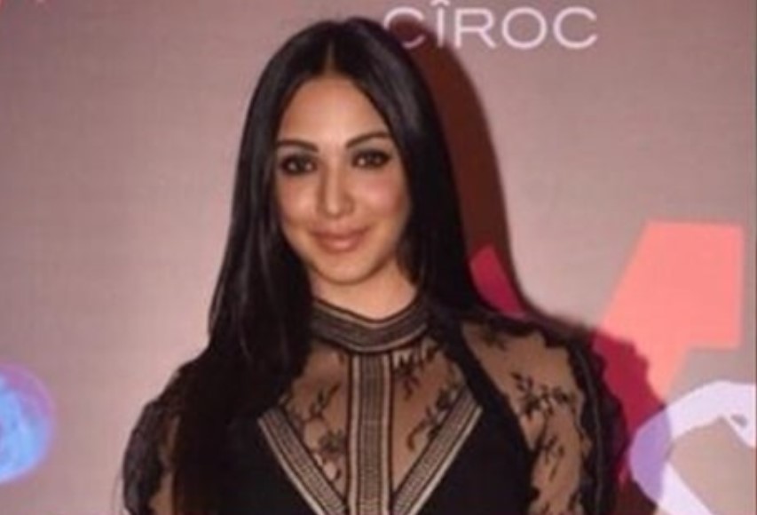 'Surgery gone wrong on face' -a female fan trolls Kiara Advani; the actress strikes back!