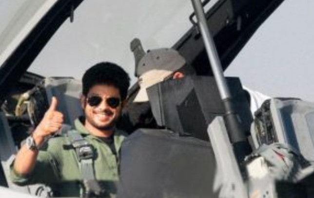 6 Bollywood celebs who are professionally trained pilots, check out the list