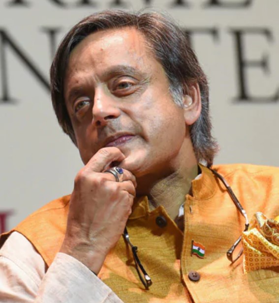 Pakistani comedian trolls Shashi Tharoor on Twitter; he gave an epic reply!