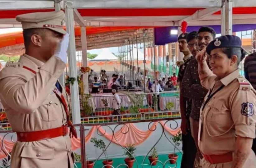 Mother salutes her son after he becomes police officer (DSP), their story will melt your heart