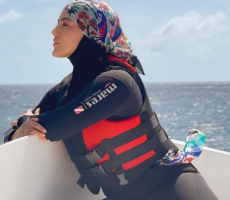 Amidst Taliban's terrorism in Afghanistan, Sana Khan goes Snorkeling Wearing Hijab