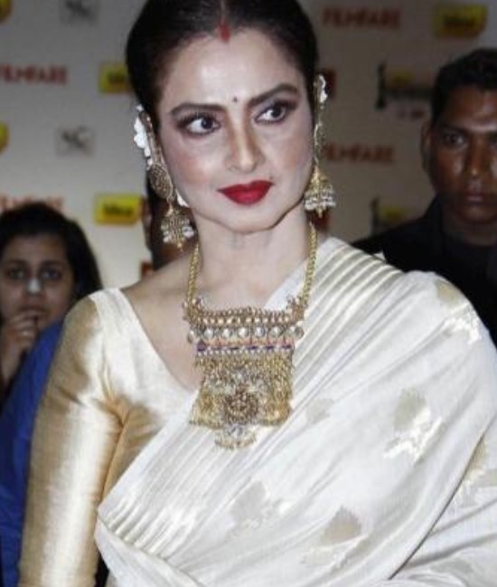 "Have you ever seen a woman fall for a married man?" - Rekha gives an Epic reply to this question