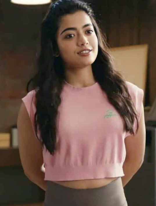 Rashmika stares at Vicky Kaushal's underwear strap, Netizens criticize the Ad