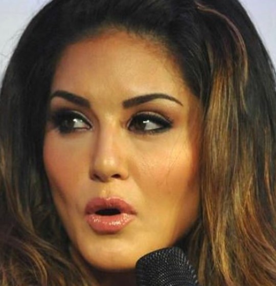 Girl mocks Sunny Leone for her former profession, here's how she replied