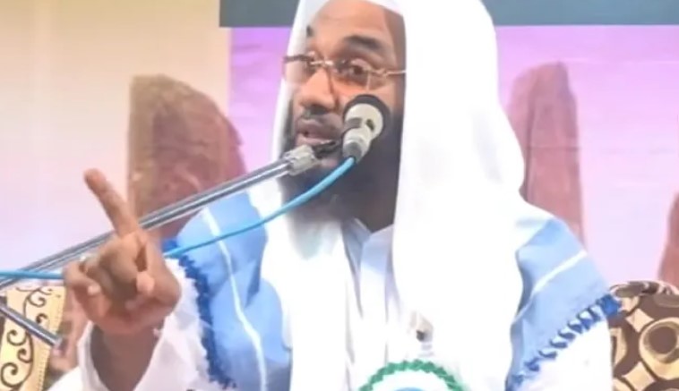 "Big Boobs are available in Jannat for you," Maulvi invites youths to Islam