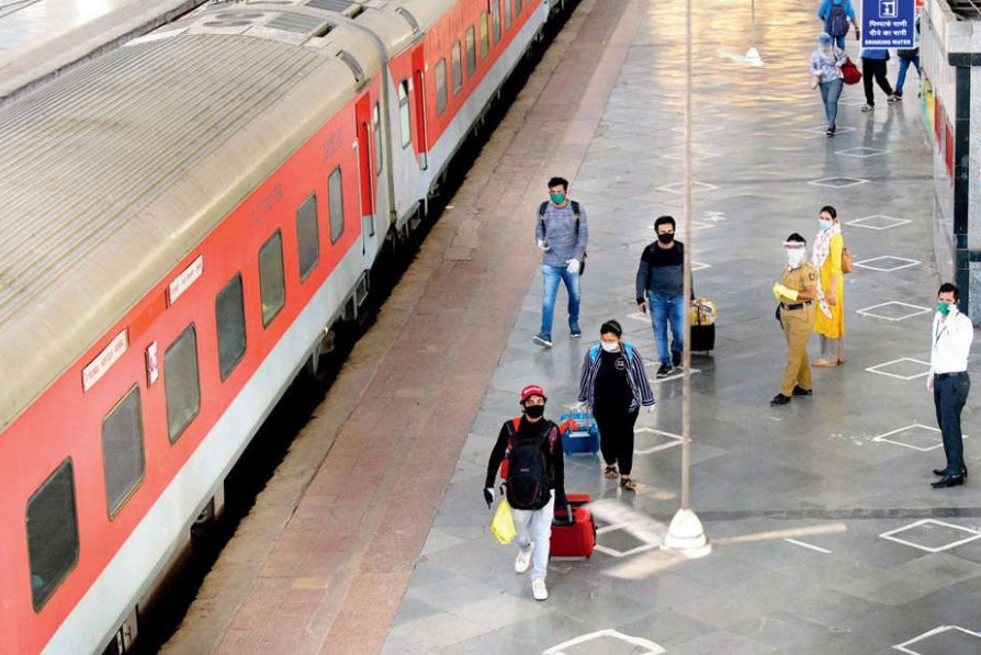 "Please stop pulling the chains" - Indian railway officials beg passengers