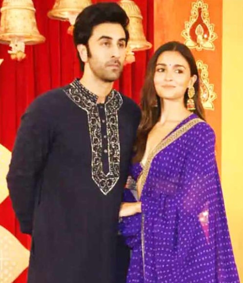 Ranbir Kapoor kicks Alia Bhatt's Lehenga, fans are livid with Ranbir's attitude