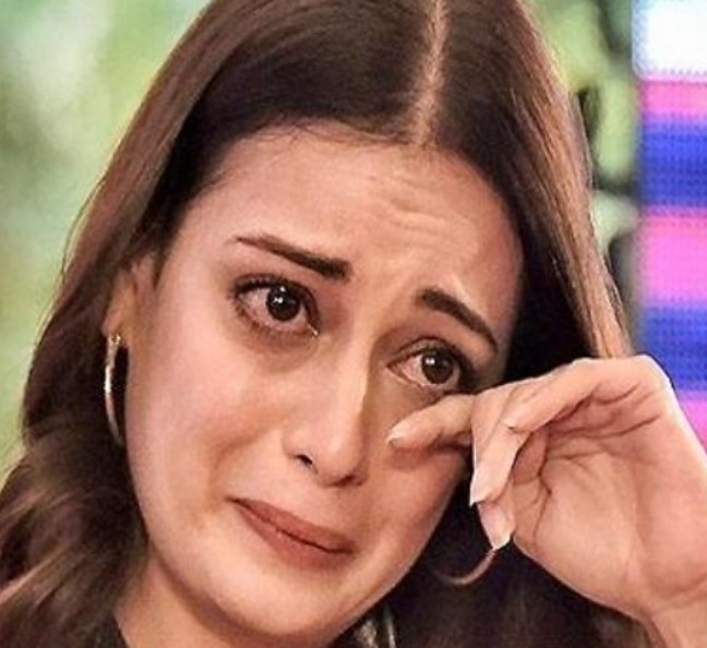 5 Female Bollywood actors who got emotional and cried in public, read details