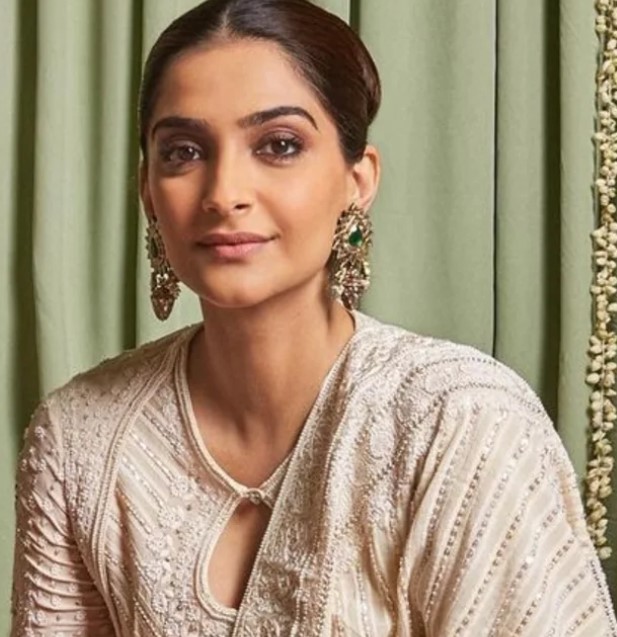 Sonam Kapoor makes a nasty comment on Indian Men, says "Men don't understand fashion unless they are......."