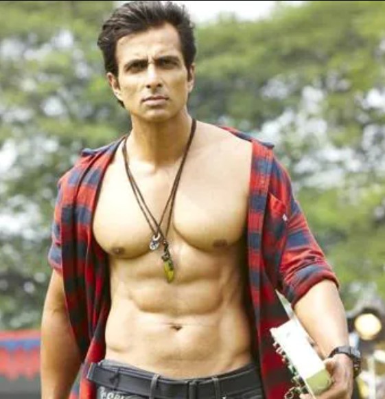 "Please help me to increase the internet speed of my mobile" - Girl asks Sonu Sood, this is how he replied...