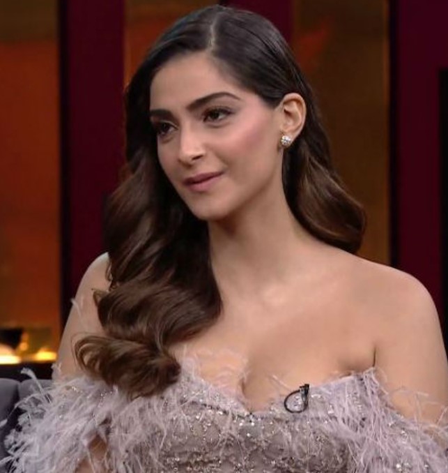 Sonam Kapoor teases Celebs who have undergone Plastic Surgery, catch details