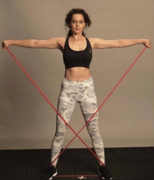 Haters make shocking remarks on Kangana Ranaut's body, the actress gives a sassy reply!
