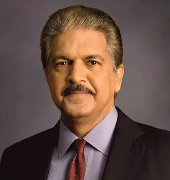 Guy asks Anand Mahindra "Are You An NRI?", his reply wins the internet