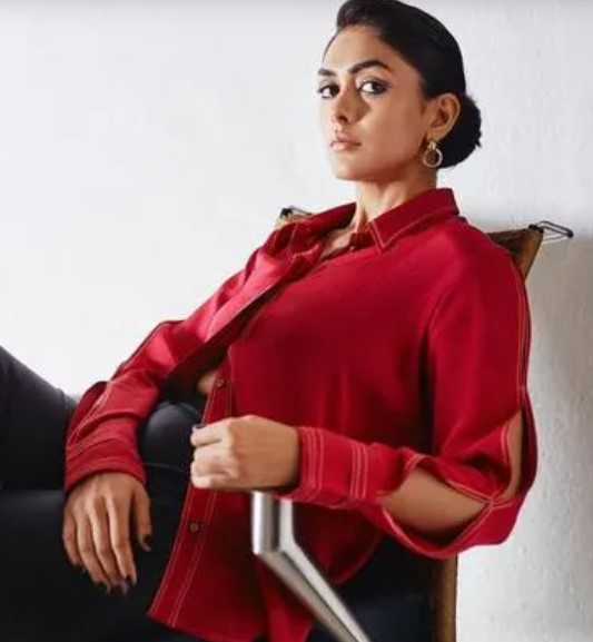 Mrunal Thakur's Epic Reply To Trolls Who Body Shamed Her In Workout Post, Catch Details