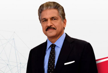 Random guy asks Anand Mahindra "Are You An NRI?", Billionaire's reply wins the internet