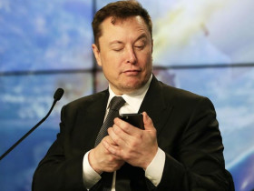 Elon Musk gives an epic response when a Guy asked World's Best Footballer to join Twitter