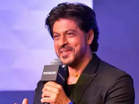 SRK gives Apt Reply to Fan who asks ‘Cigarette Pine Chaloge Kya?’