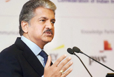 Fan crosses his limits and edits Anand Mahindra's picture, here's how the Billionaire responded!