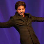 Fan tries to ask an interesting question to SRK, here's how the actor responded