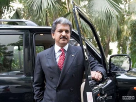 Man tries to irritate Anand Mahindra by asking a silly question but Billionaire gave the best response!