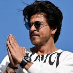 Fan asks SRK to smoke a cigarette with him, the actor reacts!