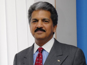 User asks Anand Mahindra, "Sir, What's your Age?", gets a cheeky response!