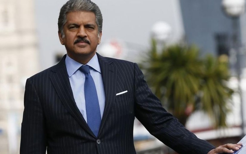 Guy asks Anand Mahindra, "Are you a Non-Resident Indian?", here's how he replied!