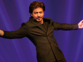 Fan asks SRK an interesting question, the actor gave a top reply!