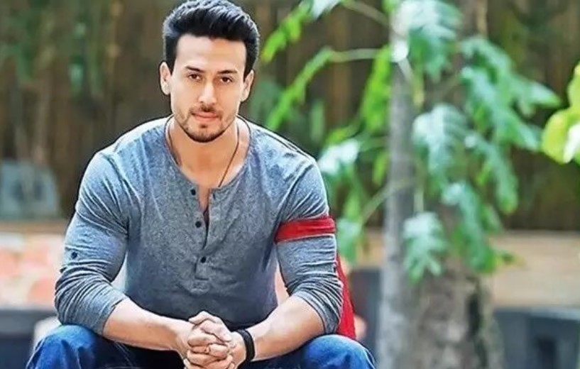 Troller asks Tiger Shroff, "Are You a Virgin?" the actor silences him!