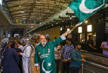 Fact Check: Was Pakistan's biggest fan Basheer ‘Chacha Detained At the Hyderabad Airport For Waving The Pakistani Flag?