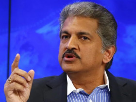 Man asks Anand Mahindra, "How do you enjoy Sunday?", the industrialist reacts!