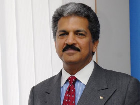 Fan tags Anand Mahindra and gives an interesting suggestion, here's how the billionaire replied