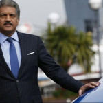 Guy asks Anand Mahindra, "Are you a NRI?", here's how the industrialist replied!