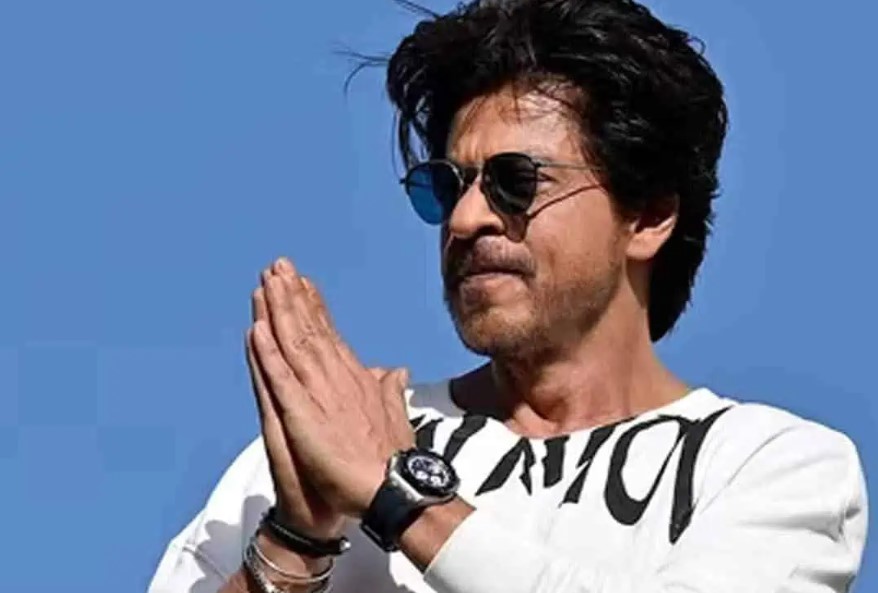 Fan asks SRK, "How to overcome a heartbreak?", King Khan gives a classy reply!