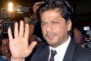 SRK replies to a fan asking about a Kardashian-like reality show on his family