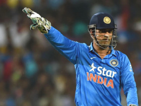 A Pakistani fan takes a dig at MS Dhoni and Amit Mishra chipped in with a perfect reply!