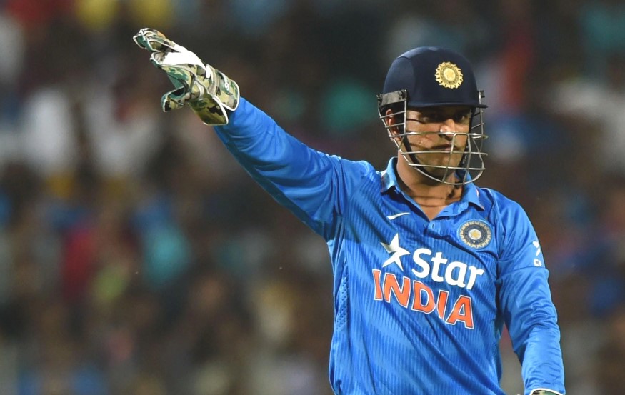 A Pakistani fan takes a dig at MS Dhoni and Amit Mishra chipped in with a perfect reply!