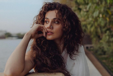 Hater tries to take a swipe at Taapsee Pannu, the actress gives it back!