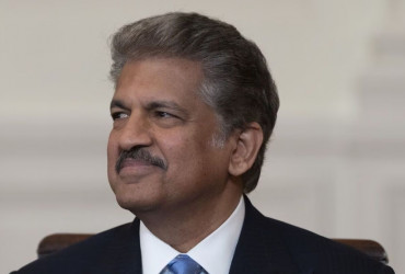 Anand Mahindra silences a Guy who called him 'Stupid', read details