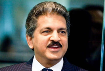 Anand Mahindra replies to a Man Asking For Rs 1 Lakh To Buy His Company Shares!