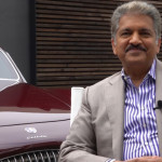 Girl sits alone and studies sincerely in a forest, Anand Mahindra replied!