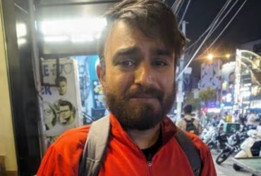 Zomato delivery guy in tears, says his account is 'blocked', here's how the company responded!