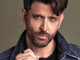 Hater says, "Hrithik's nose can cut Potatoes for Samosas", the actor gives a classy reply!